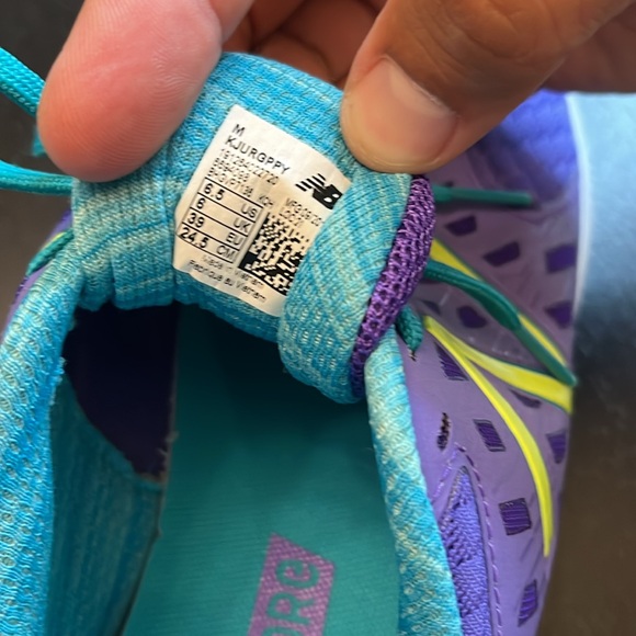 New Balance Women’s Fuel Core Urge Size 6.5 EUC - Picture 6 of 6